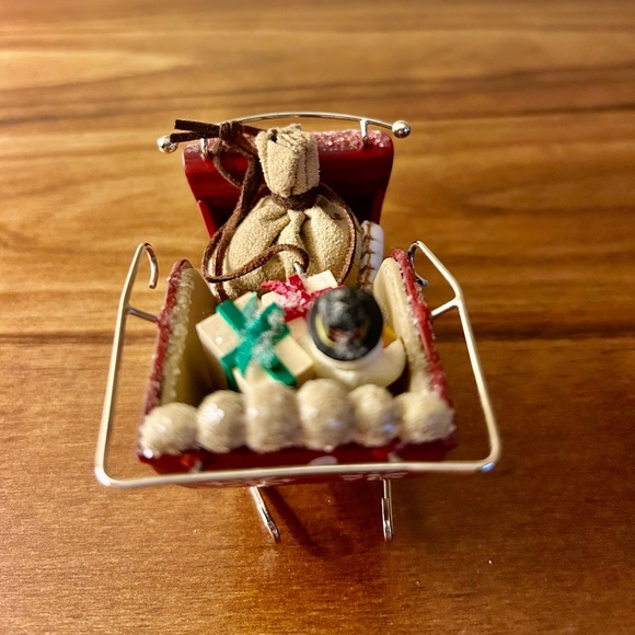 2003 Hallmark Keepsake Ornament "Santa's Magic Sleigh - Picture 5 of 6